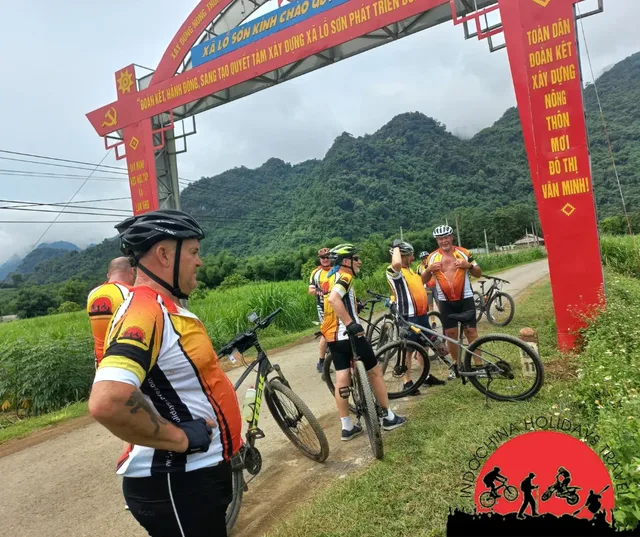 Hanoi Cycling To TayPhuong Pagoda and Tan Da – 1 Day 1