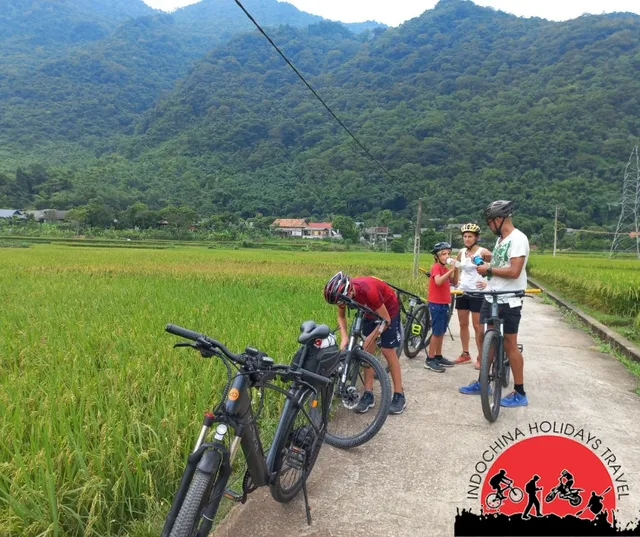 Hanoi Cycling To TayPhuong Pagoda and Tan Da – 1 Day 3